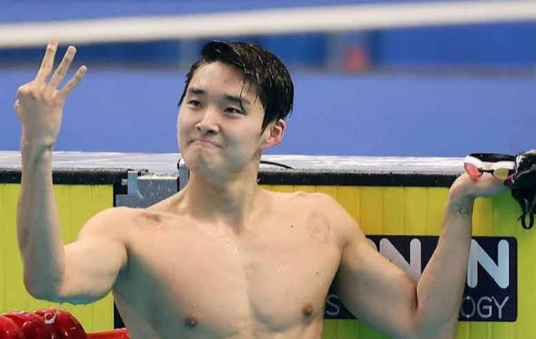 ‘수영 간판’ 김우민 어깨 부상… 회전근개 파열되면 경기할 수 있을까?