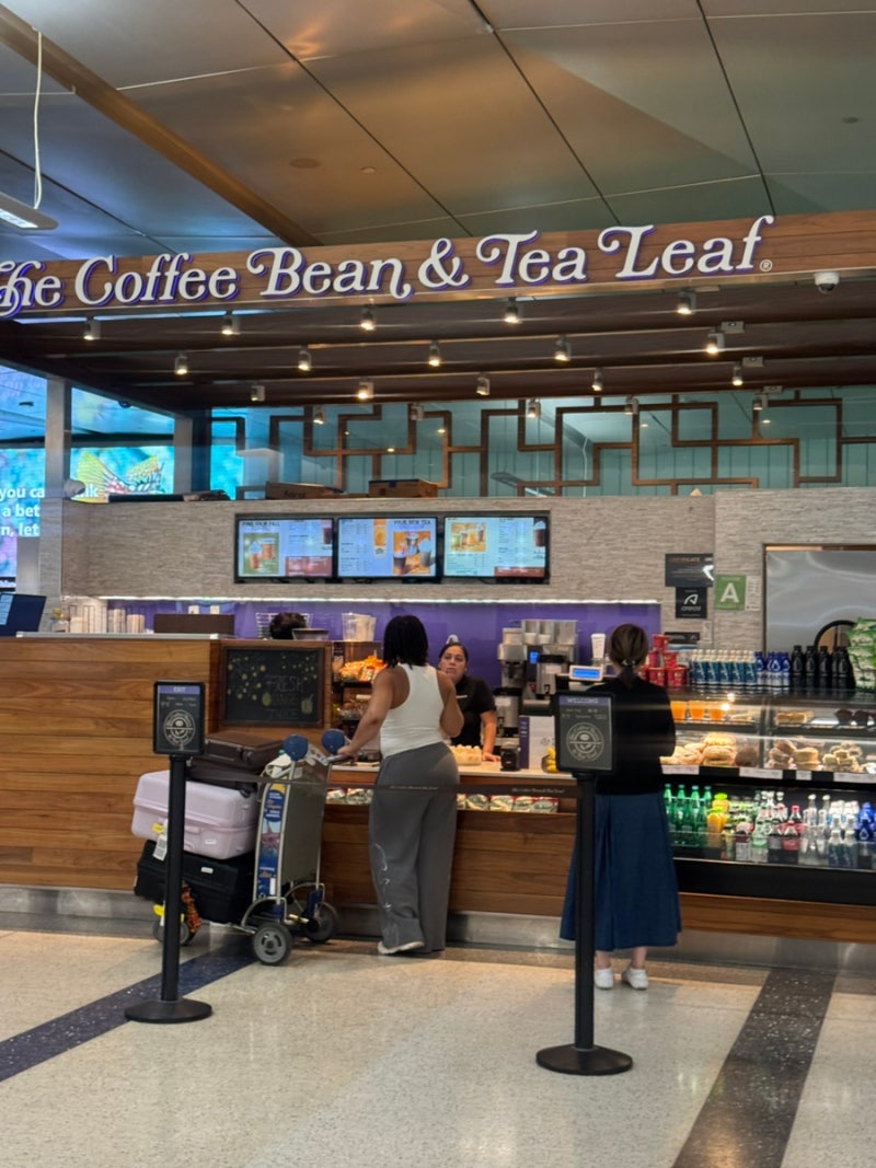 LA공항 입국심사 후 시간 남을 때 LAX 공항 맛집 피자 카페 기념품 가격 꿀팁