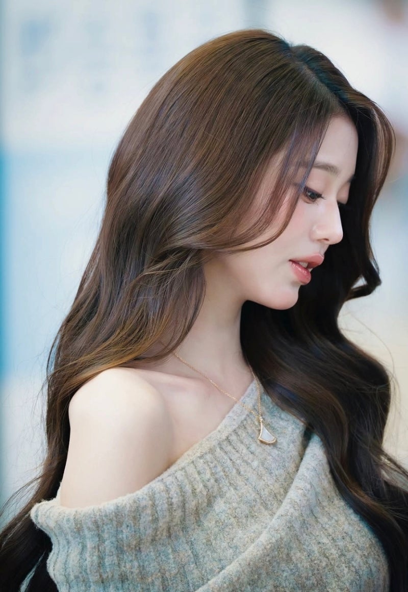 장원영 공항패션, 니트 원피스 하나로 이렇게 입었다…가을 코디에서 눈에 들어온 디테일