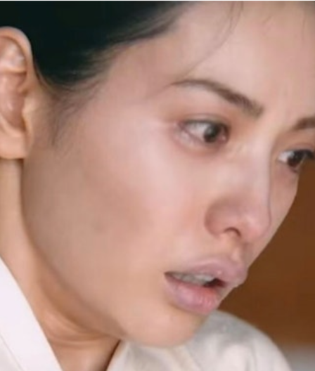"사극에 <b>입술 필러</b>라니..." <b>나나</b>, 넷플릭스 '<b>스캔들</b>' 몰입 방해 논란....