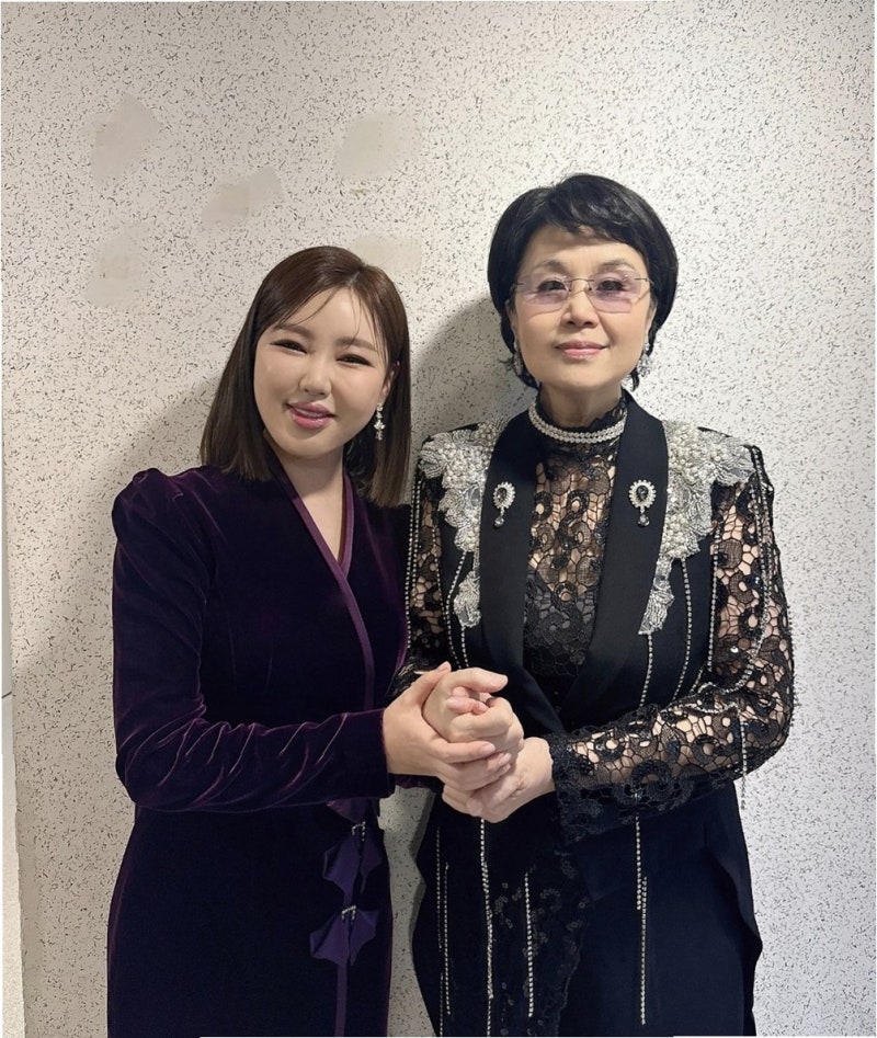 심수봉, 후배 향한 '쓴소리' 논란 속 송가인에 '특별한 곡 선물' 반전 스토리 공개