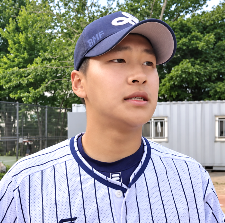 '147km 강속구 던진다는데...' 홍성흔 아들 홍화철, 이대호 앞에서 벌어진 일 전해졌다[이미지: ....