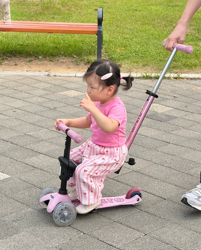 마이크로 미니 락앤고 유아 킥보드부터 붕붕카, 흔들의자까지 한번에! 헬멧 착용 후기
