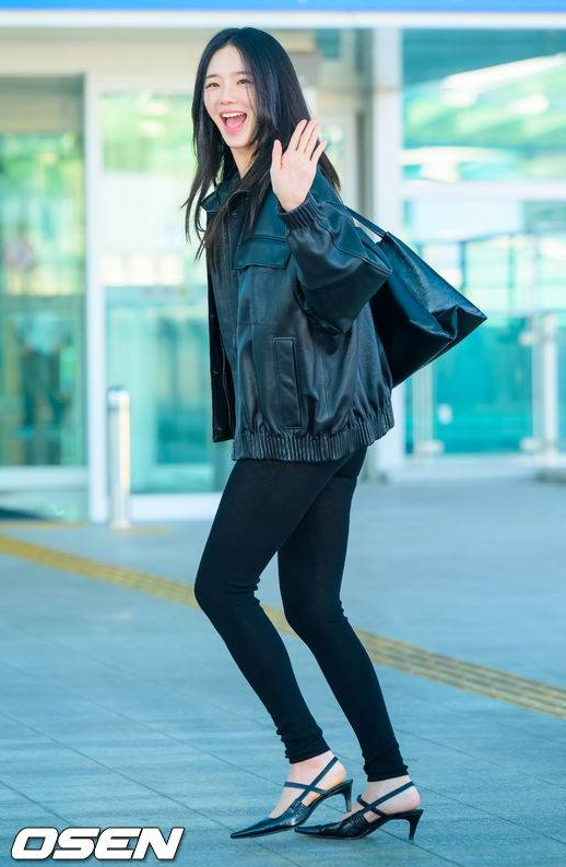 "레깅스에 힐을 신는다고?" 박규영 공항패션이 달라 보인 이유
