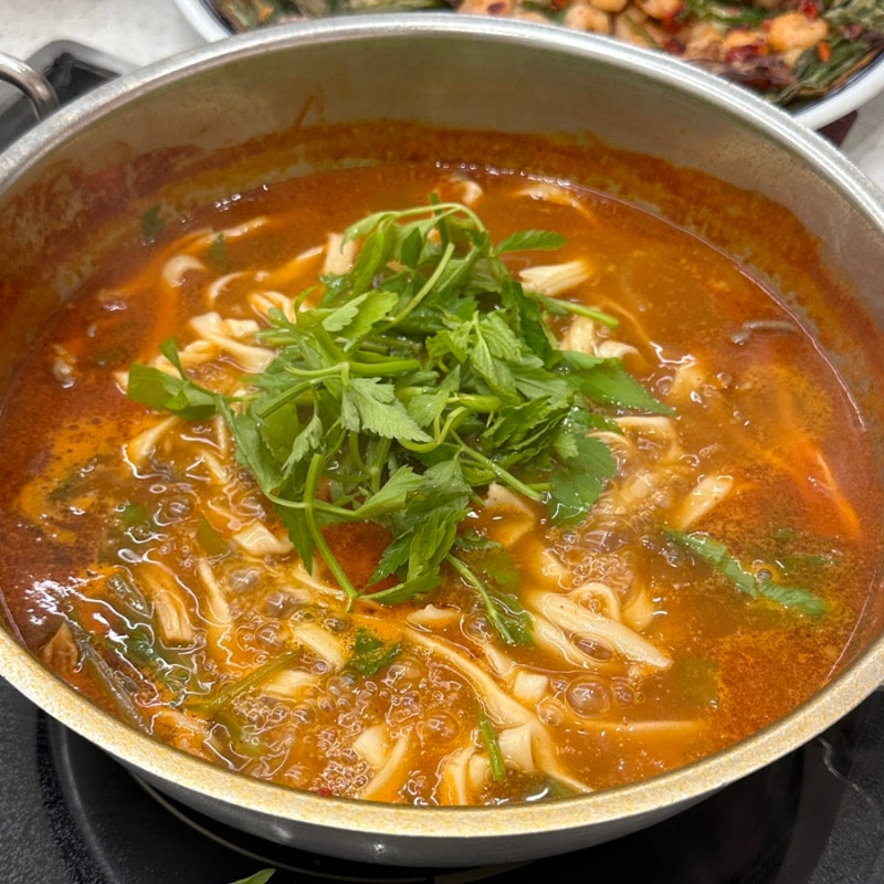 샤브 칼국수와 볶음밥 미숫가루까지 즐기는 덕명동맛집 장원갑칼국수 대전유성점