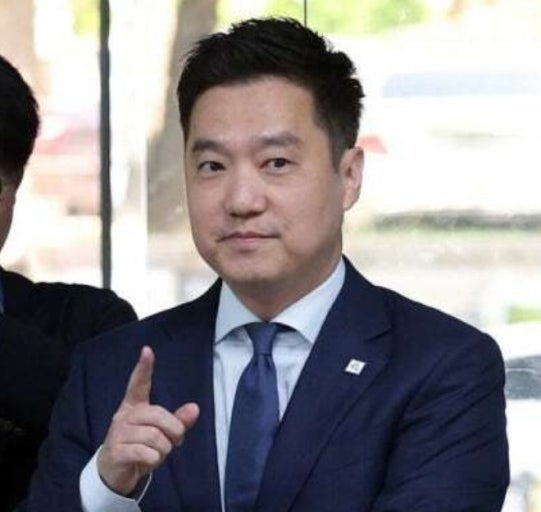 구속된 김세의, 아버지에게 물려받은 압구정 아파트마저 경매에 넘어간 사정