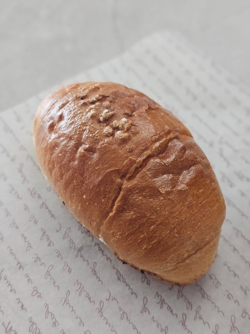 "다시 맛있어질까?" 냉동 소금빵 에프에 데워봤어요