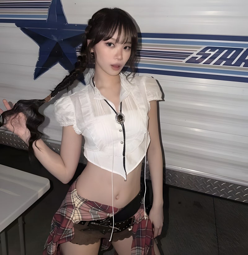 "땋은 머리 하나인데?" 분위기 달라진 르세라핌 아이돌의 카우걸 모자 룩