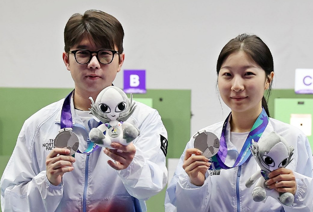 0.8점 뒤졌는데 뒤집었다…반효진·박하준 극적인 역전동메달 위기에서 은메달로…반효진·....