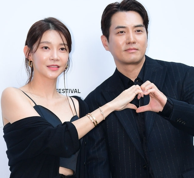 10년간 10억을 갚으려 쉬지 않고 일했던 여배우, 그 옆엔 이 남자가 있었다