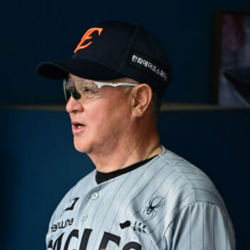 "작년 준우승팀이 1년 만에 가을야구 탈락이라니" 한화 9연패로 무너졌다…김경문 재계약도 ....