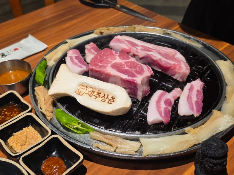 제주삼춘 함덕해수욕장 흑돼지, 조천 소노벨제주 근처 고기 구워주는 맛집 조카세트 후기