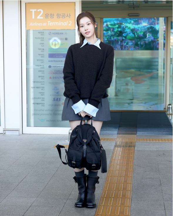 TWICEサナのミラノ空港ファッション、プラダのバックパック355万ウォン・ブーツ285万ウォン