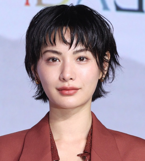스캔들 나나 입술필러 논란에 결국 사과까지.. 사극이라 더 눈에 띄는듯