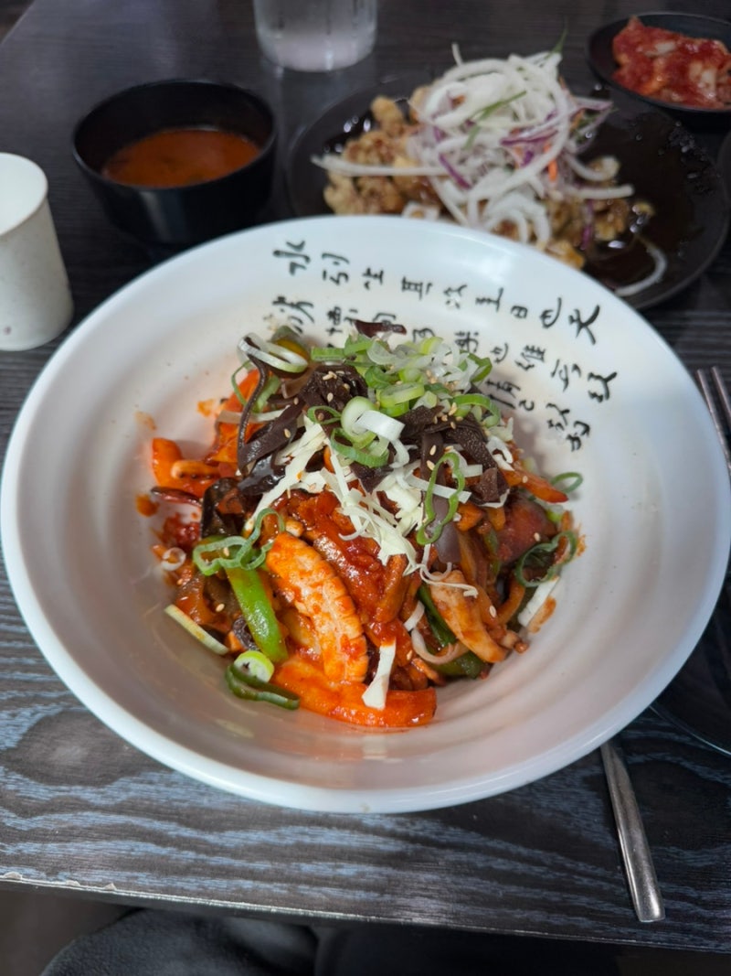 춘천 : 우두동 줄 서는 맛집 발견 ‘복건성’ 중화비빔밥, 탕수육, 군만두