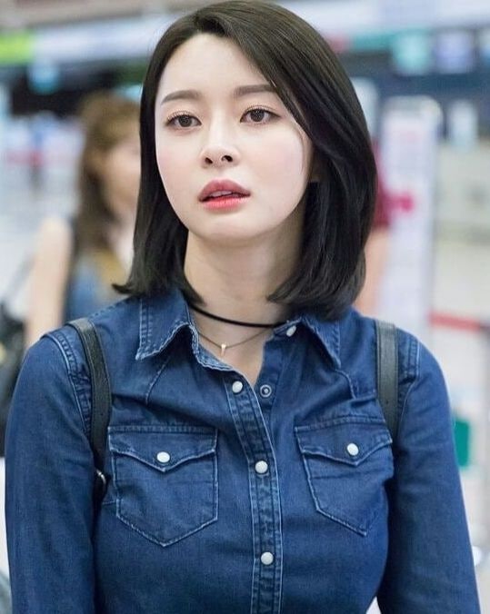 헬로비너스 시절부터 독보적이더니... 뜻밖에 다시 주목받는 권나라 미모 근황