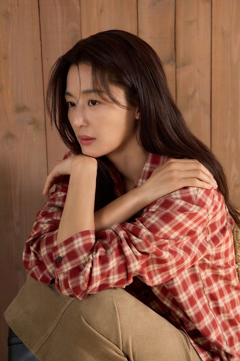 탑텐 에어테크 전지현 NEW화보 공개, 가볍고 따뜻한 여성 경량패딩으로 준비하는 겨울 잠바