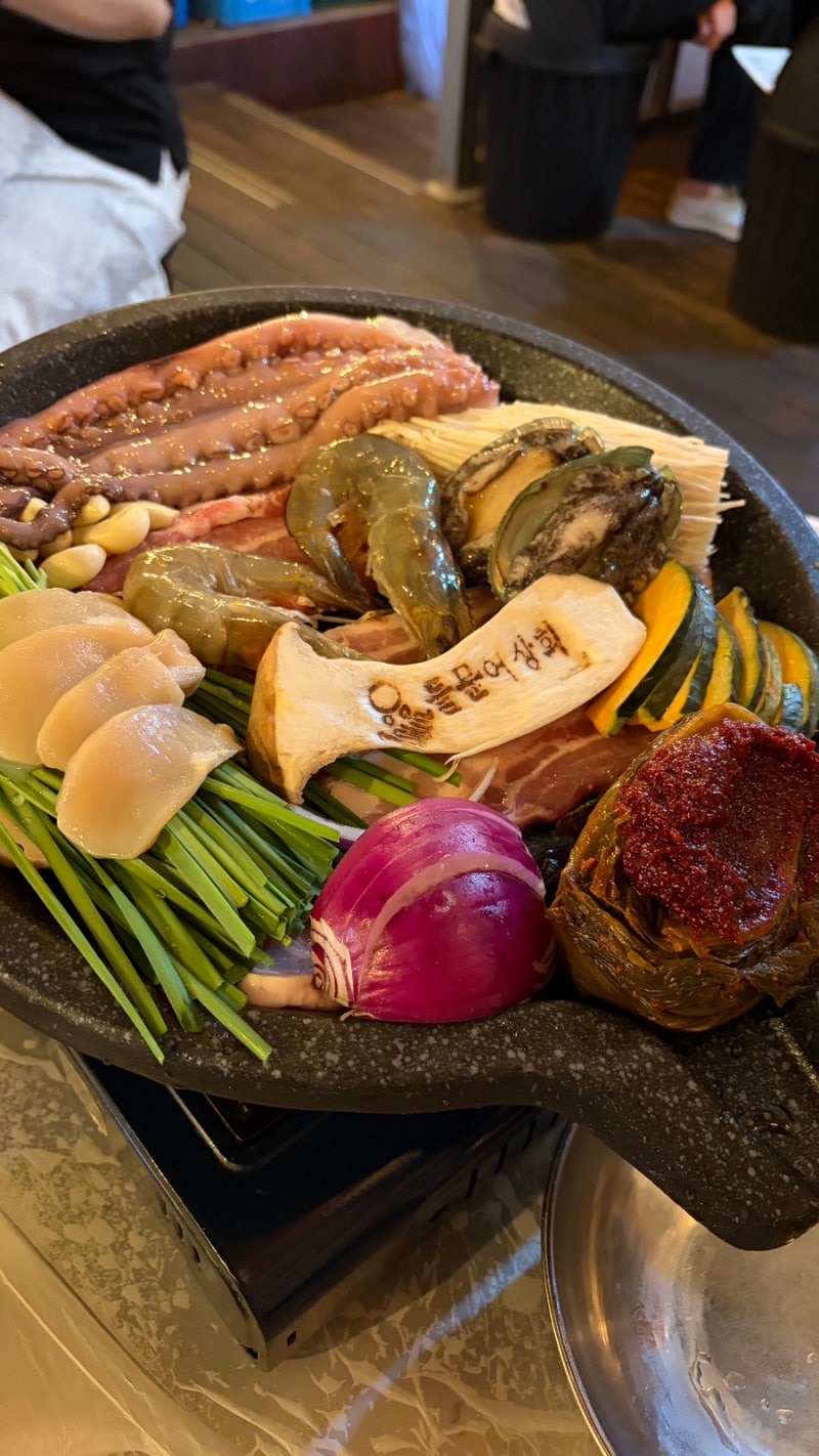 Yeosu Travel: Honest Review of Dolmuneo Sanghoe, the Unique Original on Yeosu's Romantic Pocha Street (Stone Octopus Samhap, Kimchi)