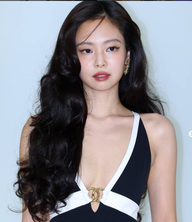 Jennie Makes History Again: "Dracula" Reaches No. 1 on Billboard Radio Songs