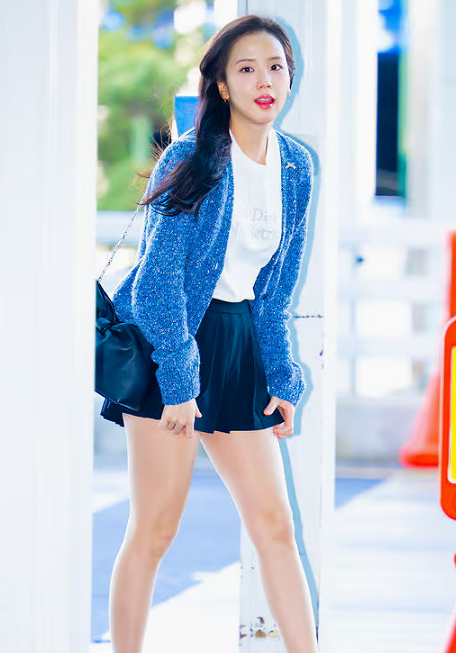 "너무 짧아서 민망하네.." 초미니 디올 풀착장 지수 공항패션