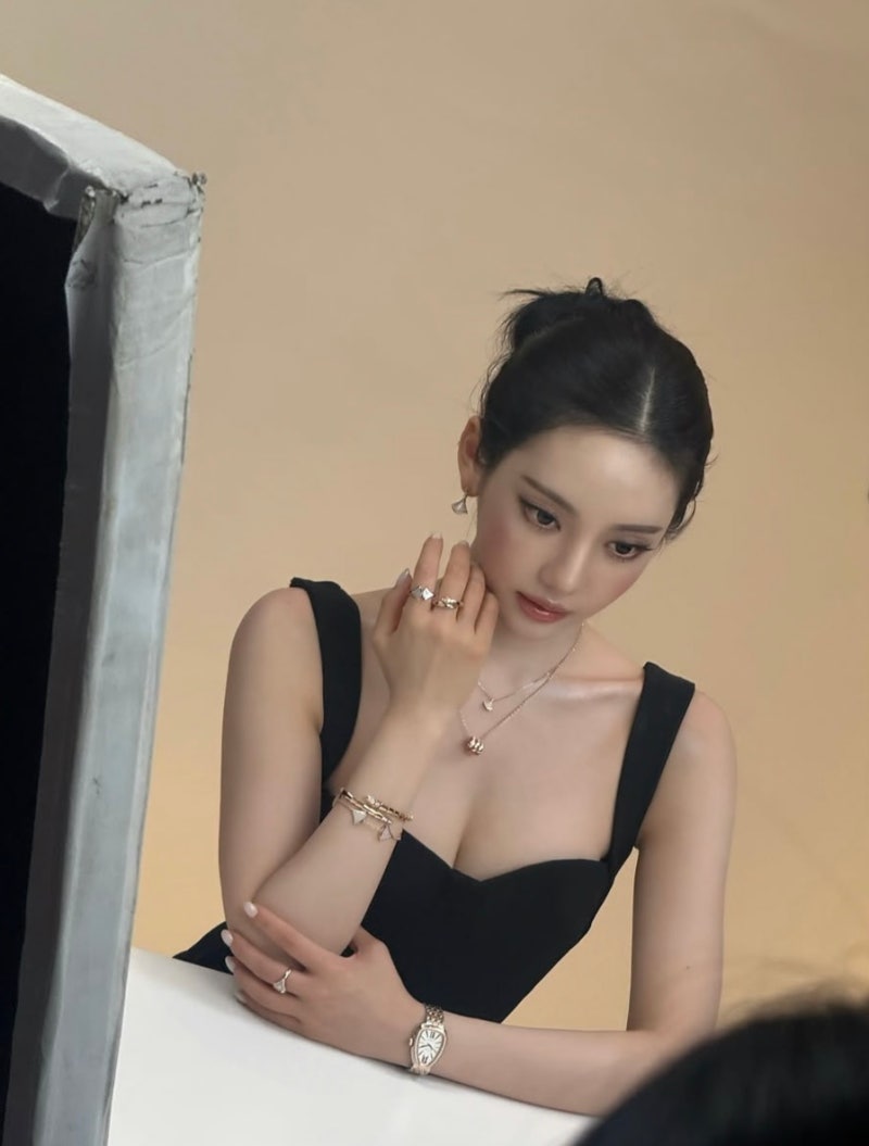 에스파 닝닝 블랙 드레스, 쇄골 드러내고 불가리 주얼리까지 분위기 확 달라졌다