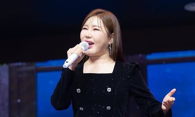 "김다현에겐 혹평, 송가인에겐 자작곡?" 심수봉, 후배 가수들과 얽힌 서로 다른 사연이 다시 ....