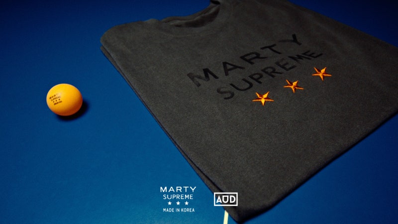 [의류] 마티 슈프림 (MARTY SUPREME) x 오드 (AUD) x 사파리스팟 (Safarispot) 자수 로고 티셔츠 차콜 리....