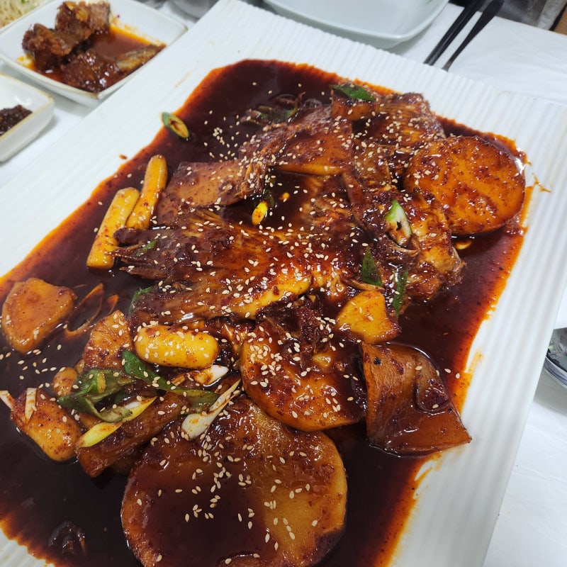 江原道束草銀光海 束草市廳附近的魟魚蒸美食店