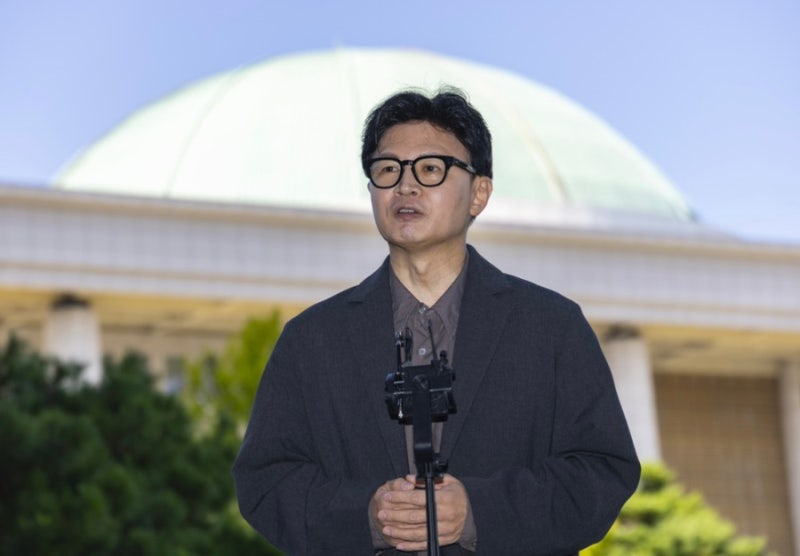 한동훈 18.1%·장동혁 11.9%, 23일 같은 조사서 나왔다…그런데 국민의힘 지지층은 ‘2.5%p’였다
