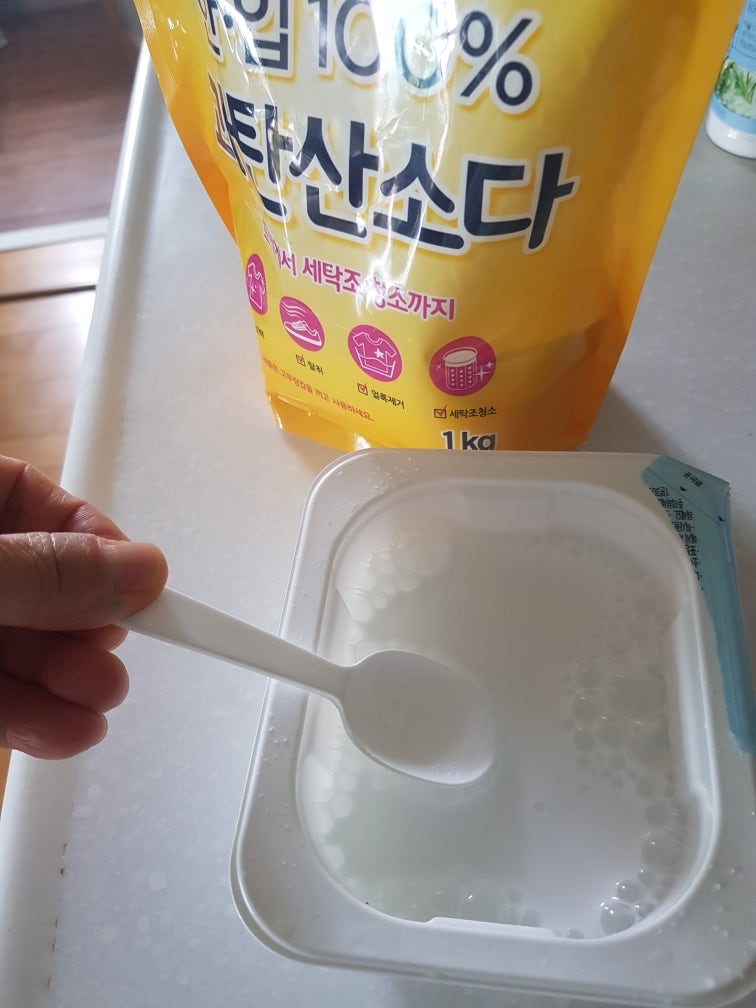 오래된 플라스틱 끈적임 제거｜과탄산소다로 깔끔하게 없애는 방법