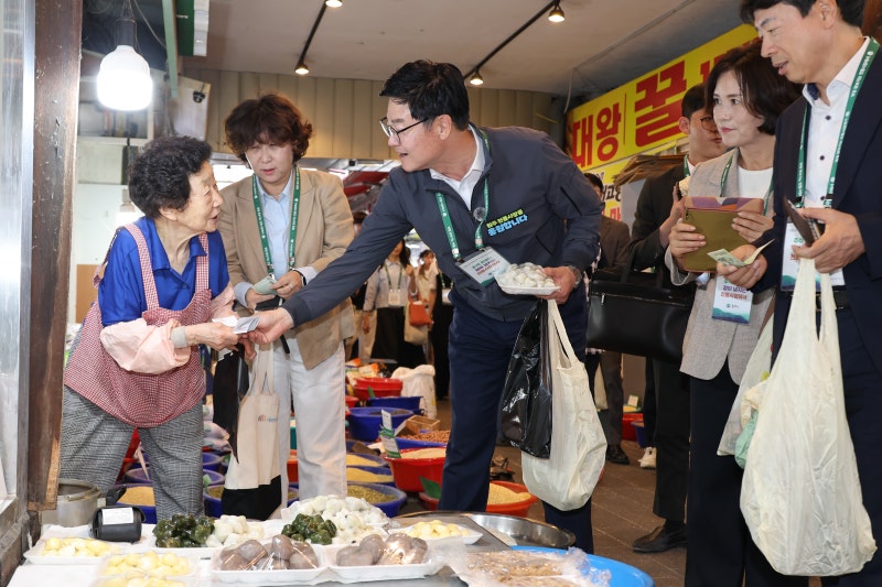 원주시, 추석 전통시장 장보기…구자열 시장 5곳 찾아 상인 애로 청취