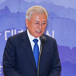 문재인 전 대통령 뇌물 혐의 국민참여재판 확정 수순…문다혜·전 사위 등 15명 증인 채택