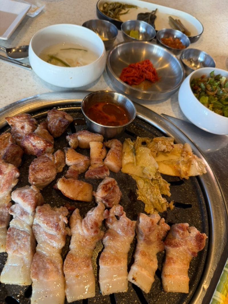 [제주 조천] 화로위 함덕 흑돼지 보리짚불구이 - 함덕해수욕장 맛집! 함덕 공영주차장 바로 ....