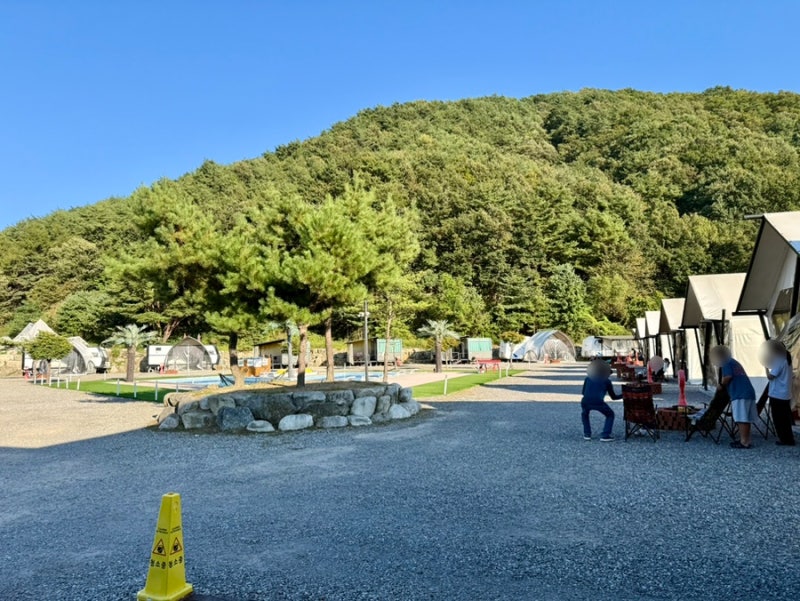 아이와 경기도 글램핑 포천 카라반 온수풀 수영장과 계곡이 있는 포천더세븐글램핑