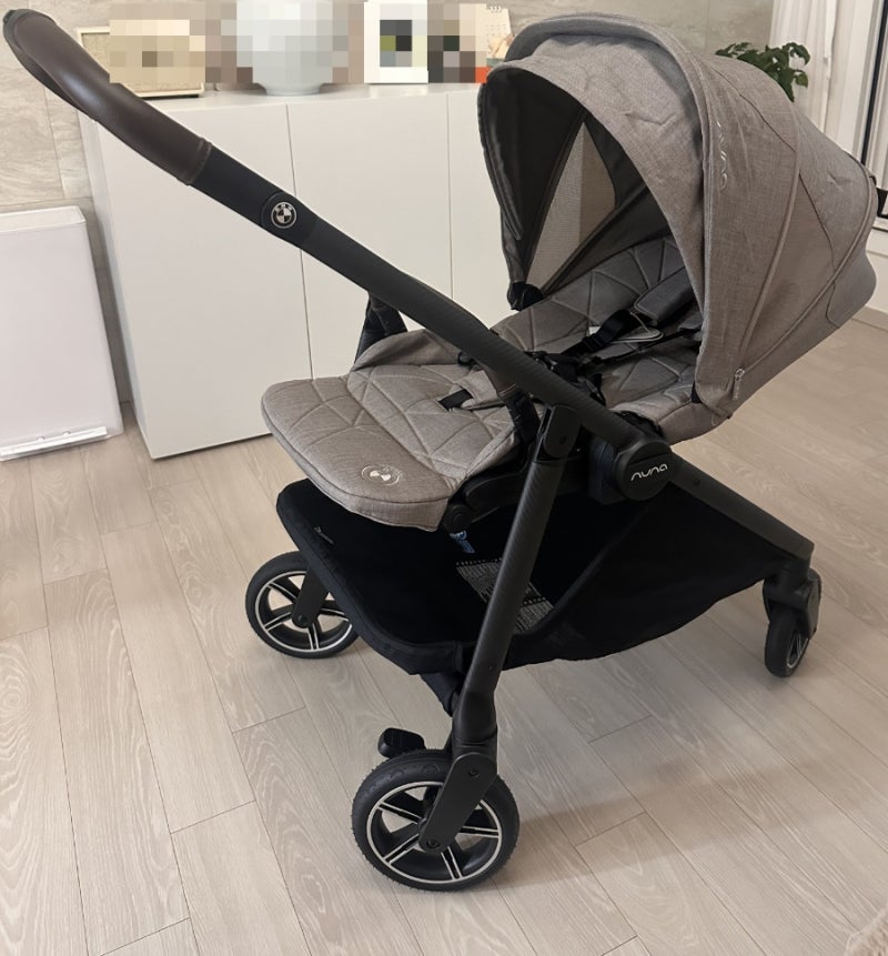 [출산준비] BMW 감성에 빠진 유모차, 디럭스급 부드러움과 절충형의 편의성, 뉴나 스위브 BMW ....