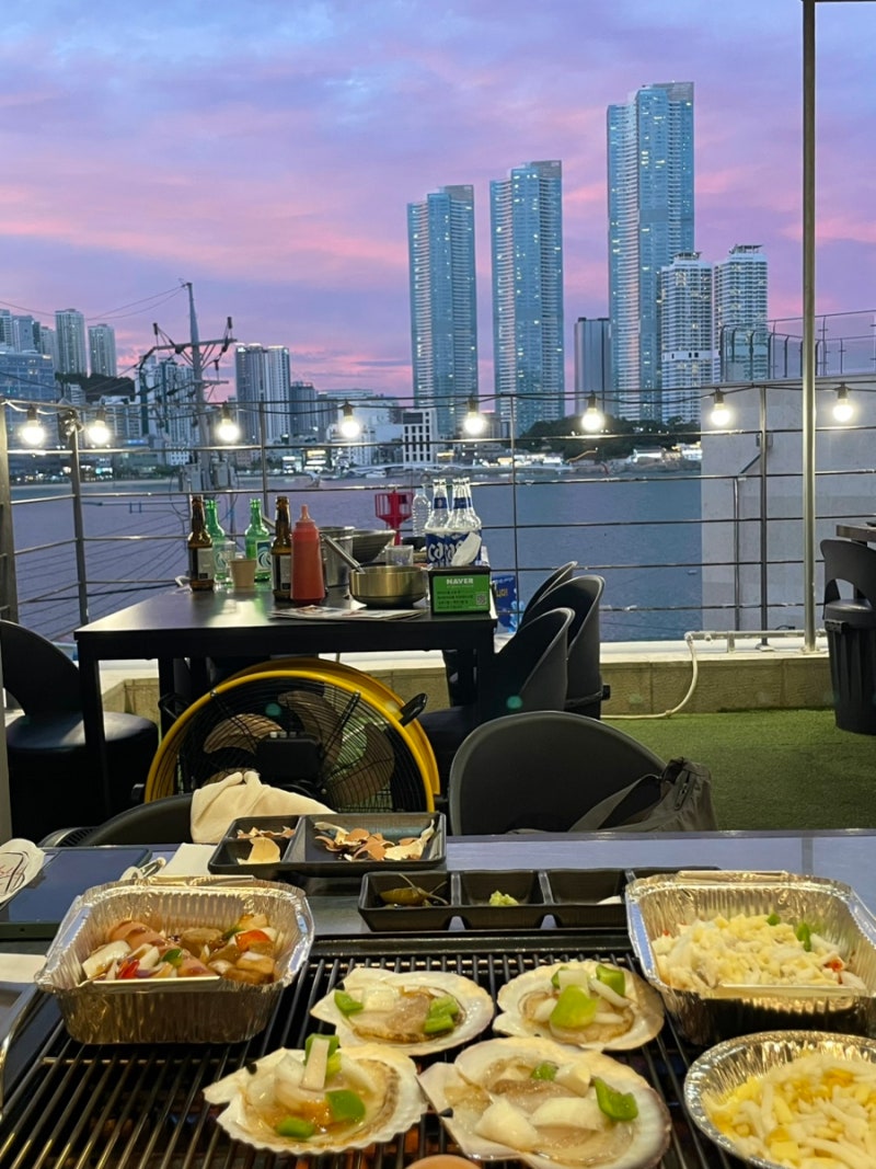 부산 송도 조개구이 맛집 오션뷰에서 즐기는 낭만적인 식사 3단 조개구이와 전복 버터구이 ....