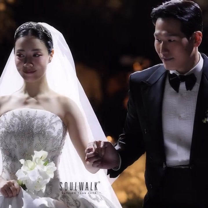 "캐리어는 나한테 넘기라니까"… 짐 5개 짊어진 남편 류화영, 하와이서 달달한 신혼여행