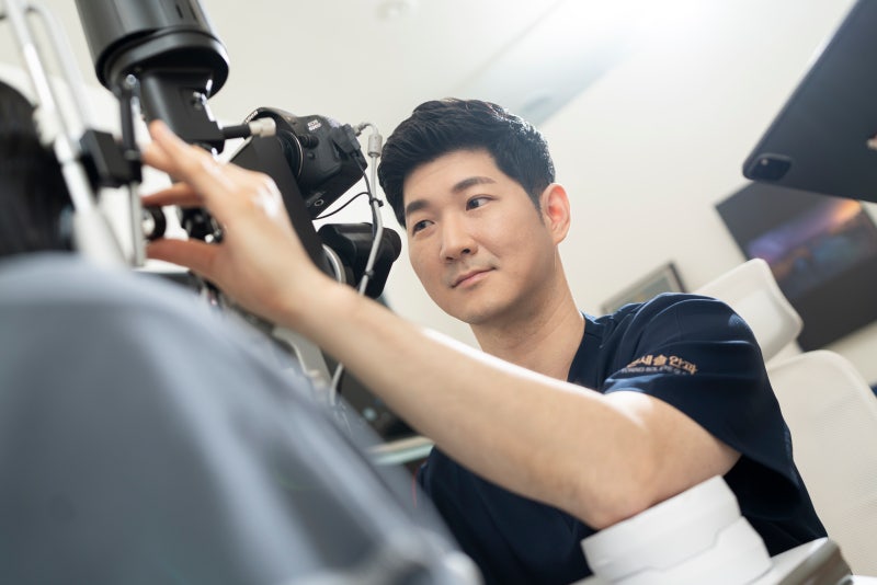 백내장 수술 후 흐림, 왜 생길까요? 돋보기·빛 번짐·후발백내장｜가양역 연세솔안과