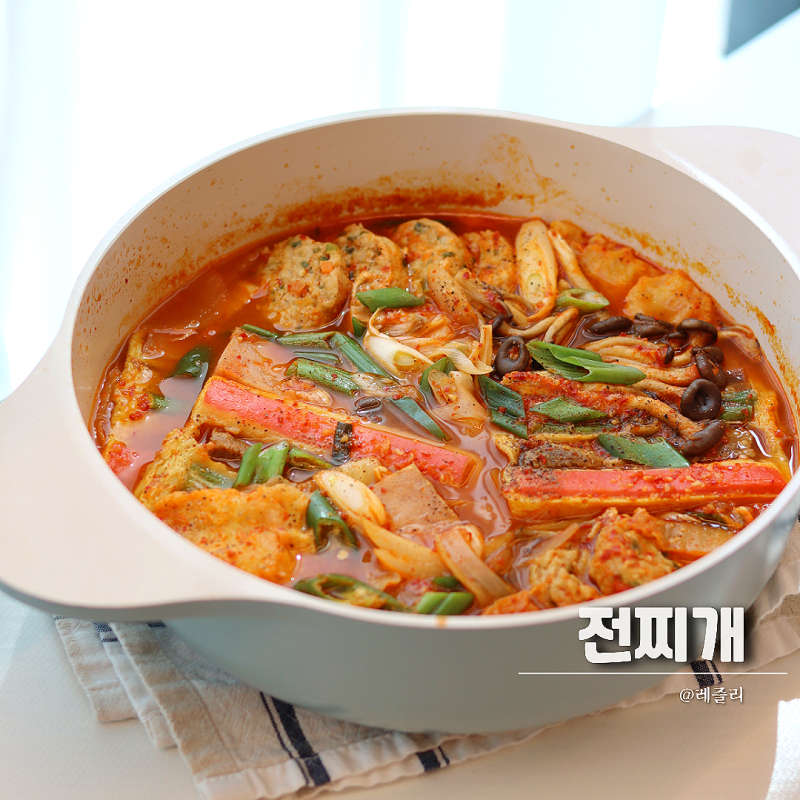 남은 전 요리 추천 칼칼한 전찌개 레시피 기름기 잡는 황금비율