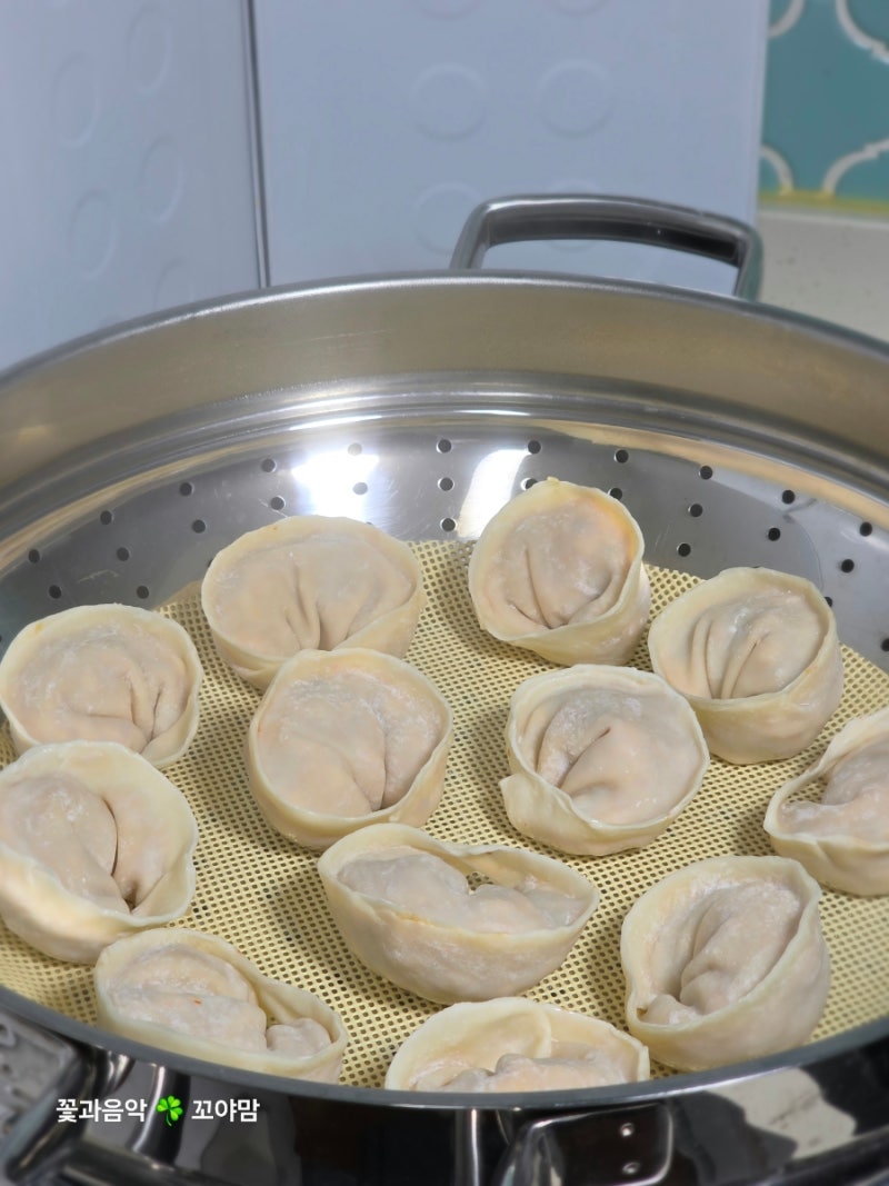 묵은지 김치만두 만들기 돼지고기 볶아 넣은 만두소 레시피