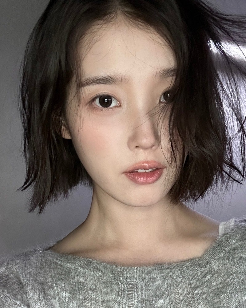 신곡 한 줄과 함께 올라온 짧은 단발 셀카…자른 뒤가 더 중요한 헤어트리트먼트 쓰는 법