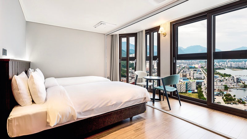 The Hotel Sokcho: Real Review of Breakfast Price and Pool Information