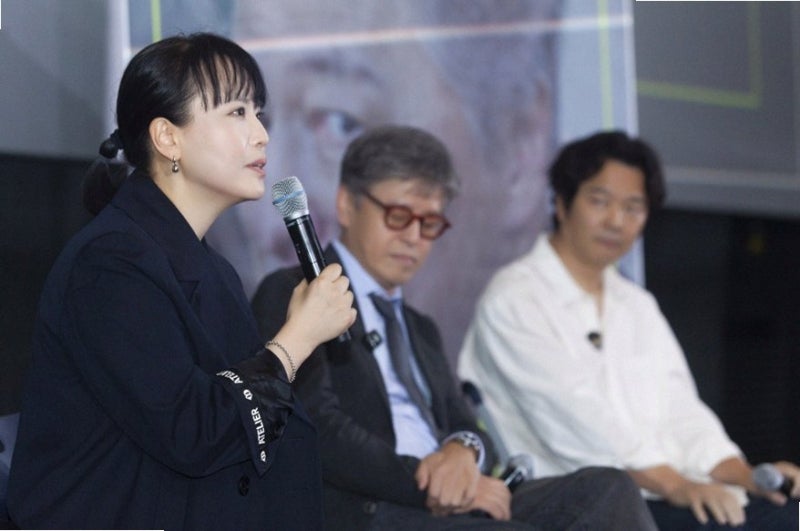 영식스티 권해효가 그린 2056년 서울과 치매 극복의 뭉클한 메시지