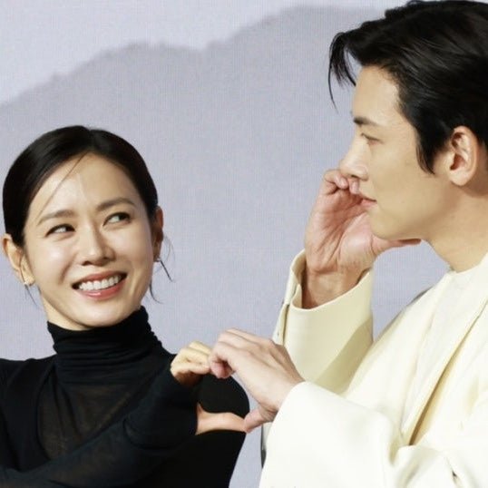 “현빈 눈치 전혀 안 봤다더니..” 지창욱♥손예진 뒤에 진짜 남편이 나타났습니다