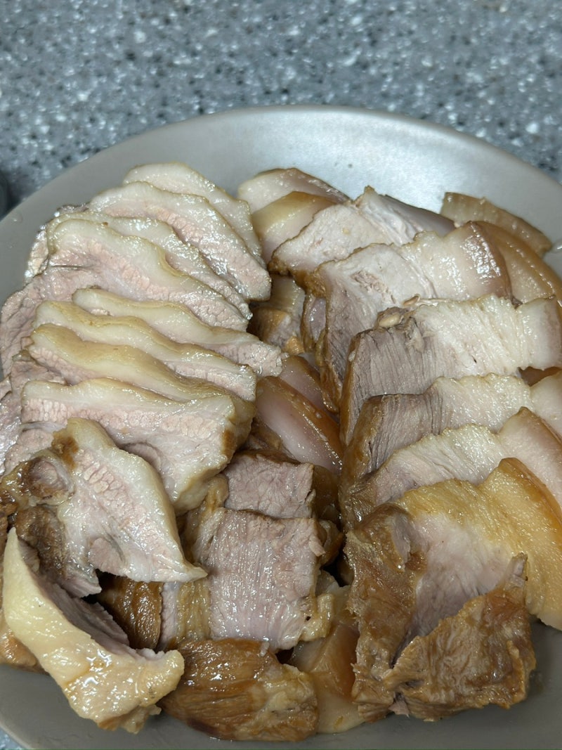 물 없이 오직 맥주만 넣고 만든 수육 과연 맛은 괜찮을까?