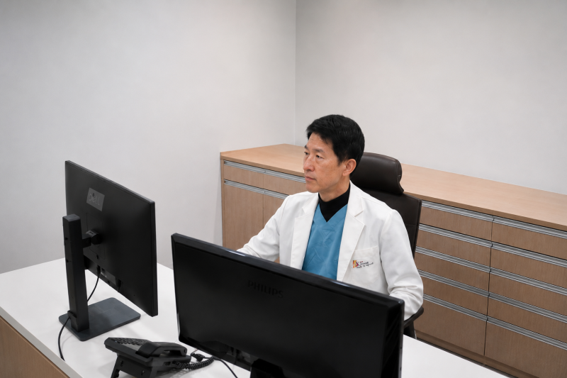 인천 용현동소아과 어린이발바닥통증, 걷기 힘들어한다면 평발 때문일까? 족부병원