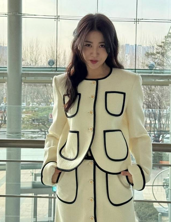 "샤넬 아닌데..." 트위드 셋업 가격보고 놀랐다는 레전드 연예인 하객룩 패션