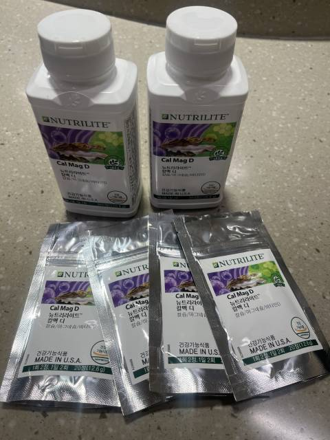 뼈 건강의 골든타임을 잡는 '암웨이 칼맥디' 섭취법: 하루 4정, 흡수율 200% 끌어올리는 타이밍