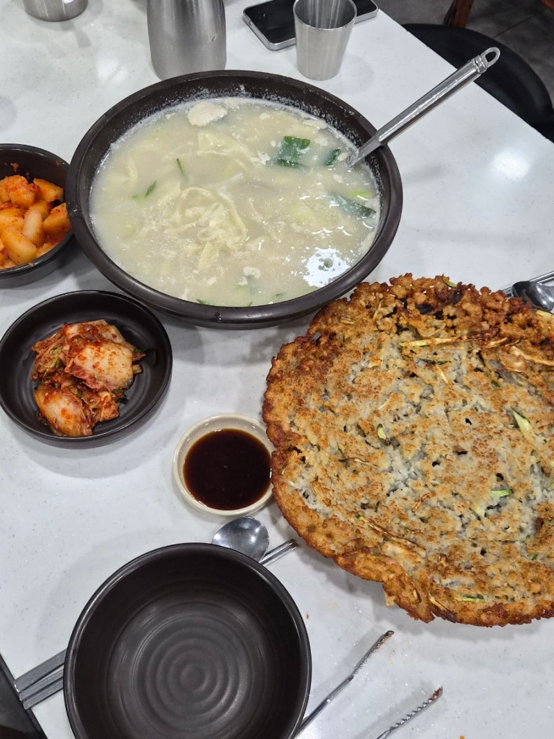 대전 문창동| 감자전 , 바지락칼국수 맛집 '감자바위골' (오씨네 비교)