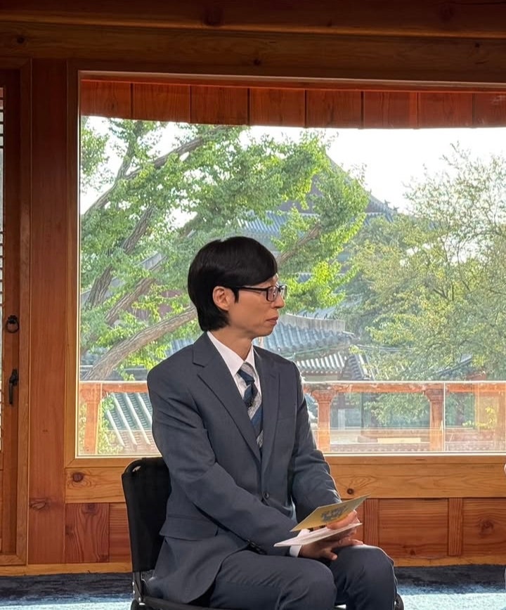 Already back? 'He had a high fever yesterday...' Yoo Jae-suk appears on the 'Yoo Quiz' set just one day later.